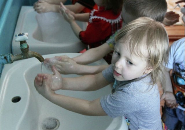 Детей в детском саду Томска принуждали мыть унитазы