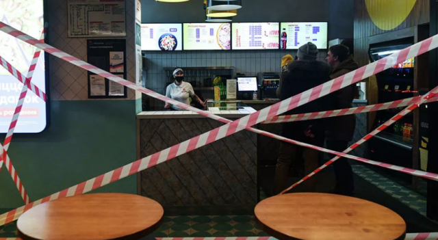 Ограничения на работу кафе и ресторанов ввели в Санкт-Петербурге  преддверии Нового года