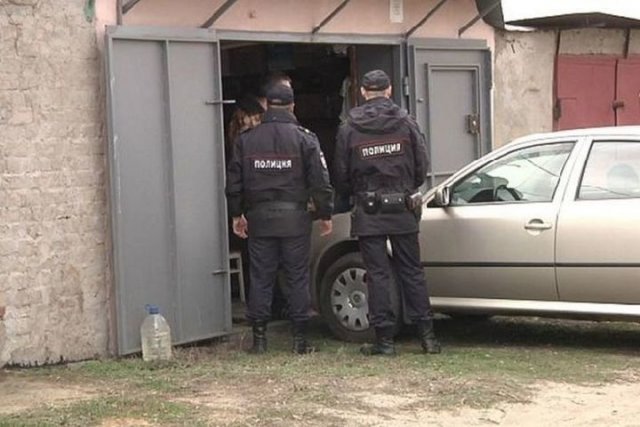 В Красноярске в гараже найдены тела двух мужчин