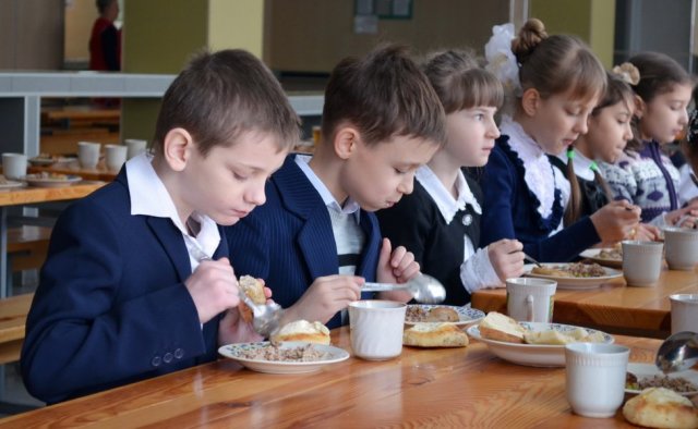 В Ленобласти будет профинансировано питание школьников в 2021 году