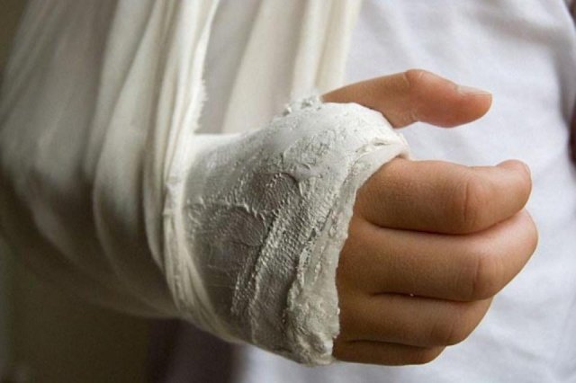 Пенсионер МВД Узбекистана был арестован в Санкт-Петербурге после того, как сломал руку ребёнку