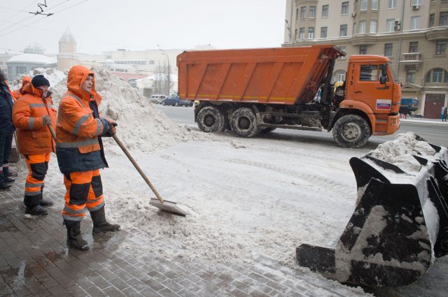 В Москве  на улицы города вышли более 13 тыс. дворников для уборки снега