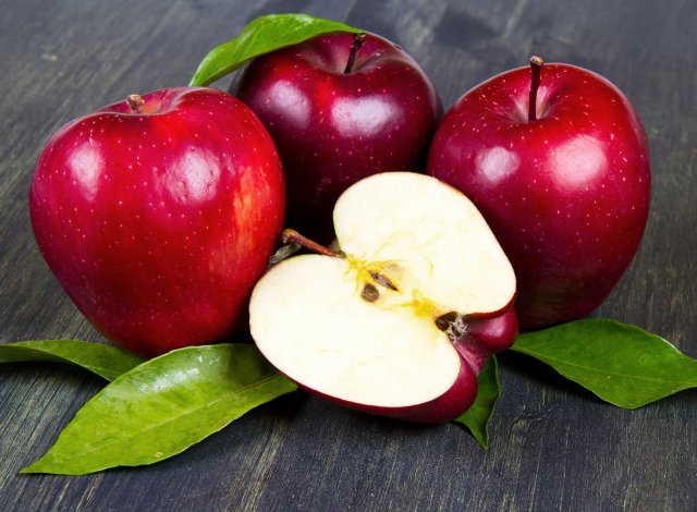 О неожиданном вреде яблок рассказал гастроэнтеролог