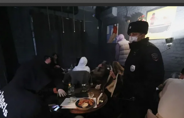 Полиция Москвы проникла в ресторан, который работал после полуночи