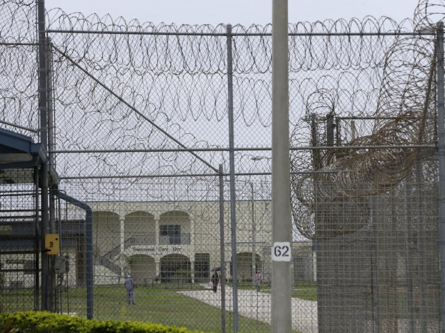 Заключённого в Майами случайно выпустили из тюрьмы в день рождения