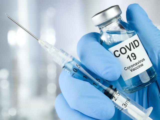 Эксперты рассказали о вероятности устаревания вакцины в связи с мутациями коронавируса