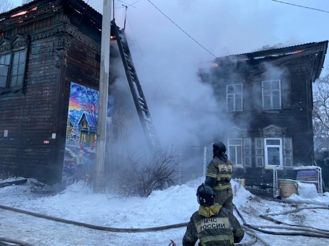 В многоквартирном доме Иркутска погибла местная жительница во время пожара