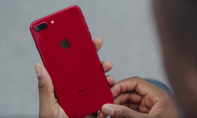 Флагманский iPhone с выцветающей краской возмутил пользователей популярного бренда