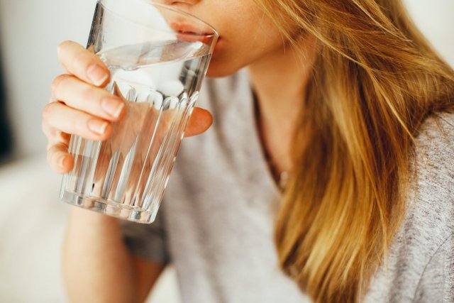 Эксперт назвал наиболее подходящую температуру воды для питья