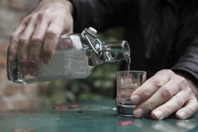 6 смертей зафиксировано в Псковской области из-за некачественного алкоголя