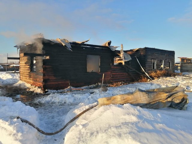 В результате пожара в посёлке в Якутской области погибли люди