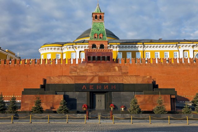 Мавзолей Ленина вновь доступен к посещению