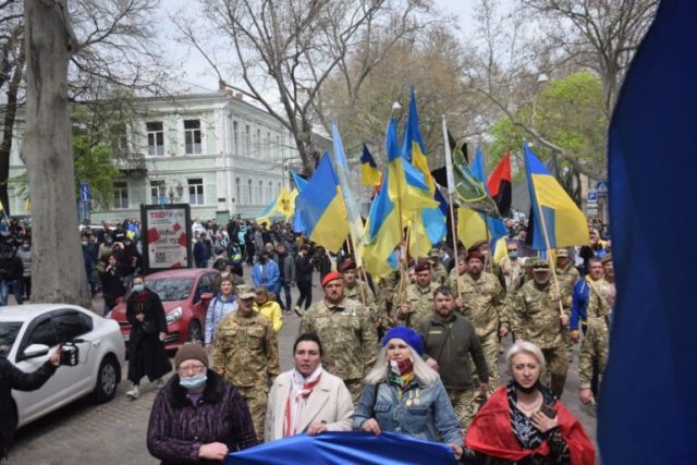Националисты на Украине вышли на марш в день годовщины одесской трагедии