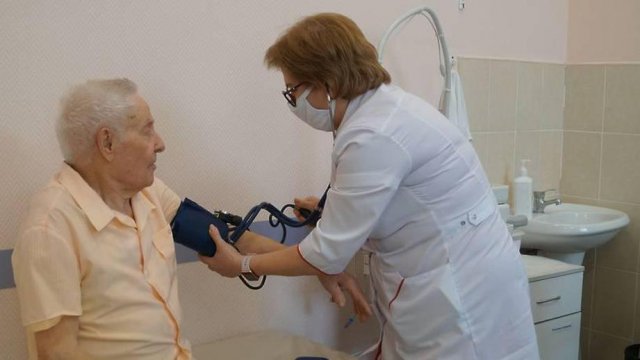 Ветераны в Петербурге прошли вакцинацию против коронавируса перед парадом Победы