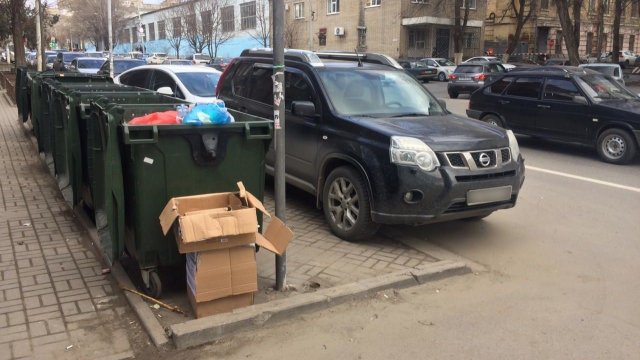 В Приморье будет введён штраф за парковку рядом с мусорными площадками