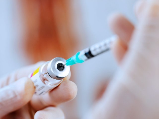 Самые распространённые заблуждения по поводу отказа от вакцинации назвал эксперт