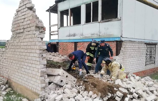 Под завалами в Воронежской области погибли несовершеннолетние