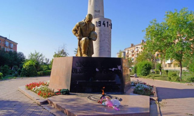 Несовершеннолетние устроили беспорядок у мемориала под Оренбургом