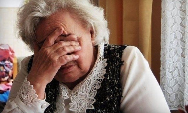 Мошенники ограбили пенсионерку в Мурманской области
