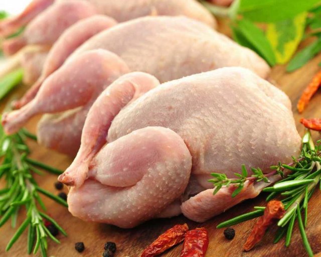 Эксперты назвали части курицы, которые рекомендуется не употреблять в пищу