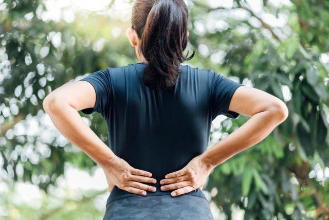 Три вещи, которые ни в коем случае нельзя делать, если у вас болит спина