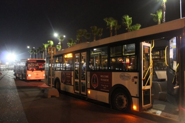 В Сочи автобусы начали курсировать по специальным ночным маршрутам