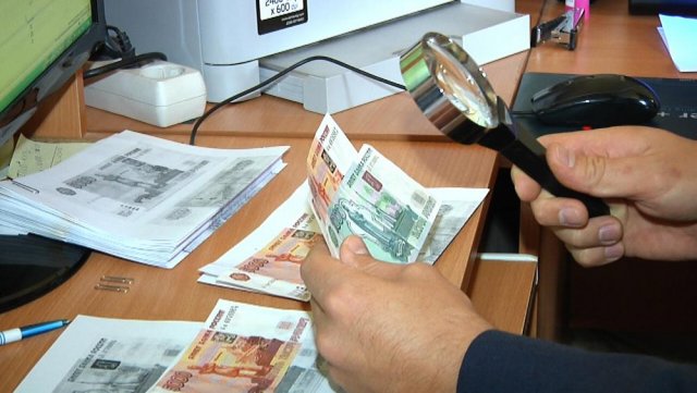Фальшивые купюры были найдены и изъяты из магазинов Псковской области