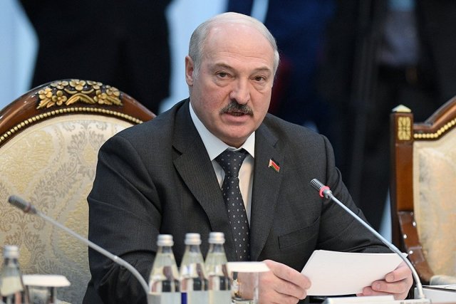 Лукашенко прокомментировал введение обязательной вакцинации