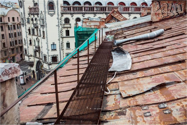 Постановлением суда был ведён в силу запрет на работу сайта «романтичных экскурсий» по крышам в Питере