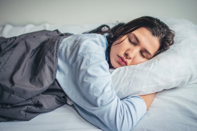 Специалисты рассказали, что нужно делать для сохранения качественного сна летом
