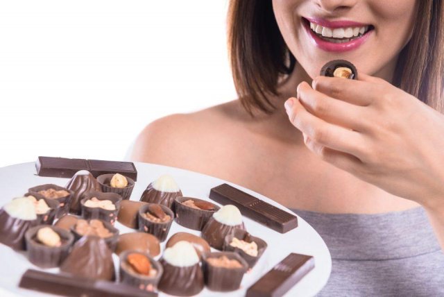 Почему стресс очень часто заедают  шоколадом, рассказали специалисты