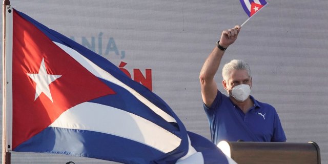 Массовый митинг состоялся в Гаване в поддержку представителей власти Кубы