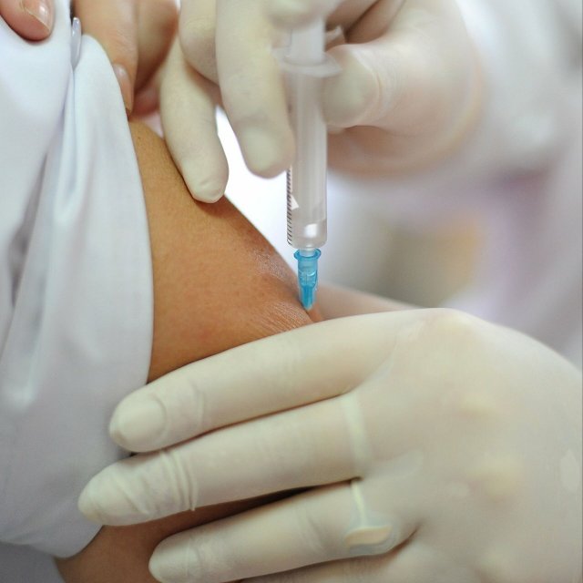 Обязательная вакцинация введена для ряда работников на Камчатке