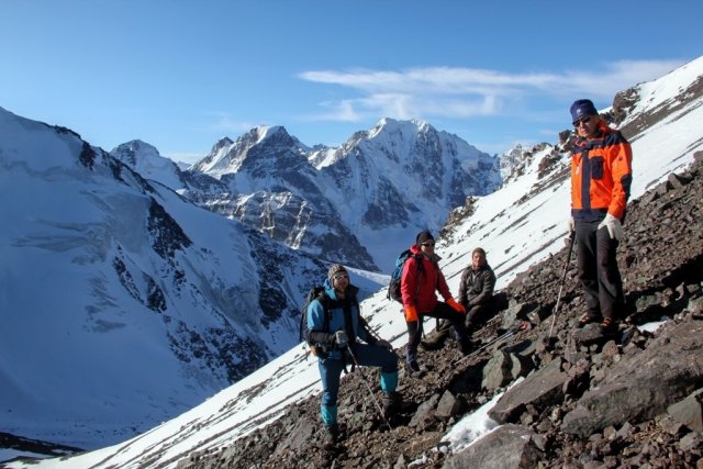 Российские альпинисты скончались в горах Тянь-Шаня в Киргизии