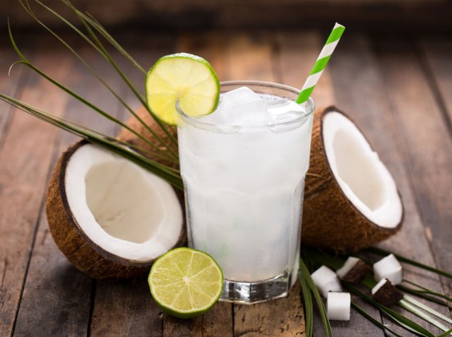 Названа неожиданная польза кокосовой воды