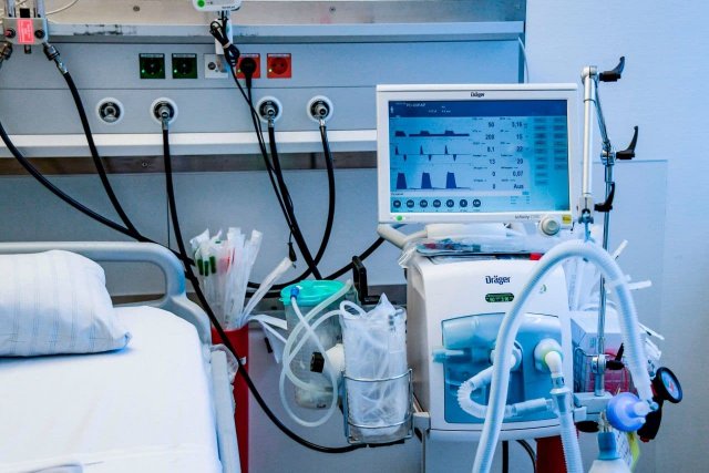 Пациент в Брянске скончался из-за поломки аппарата ИВЛ