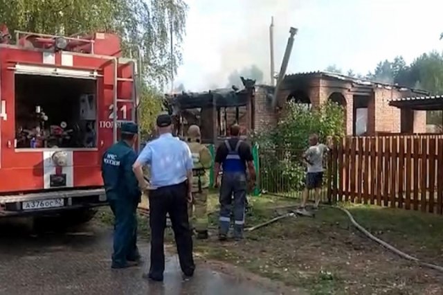 Возгорание жилого дома произошло в Рязанской области из-за удара молнии
