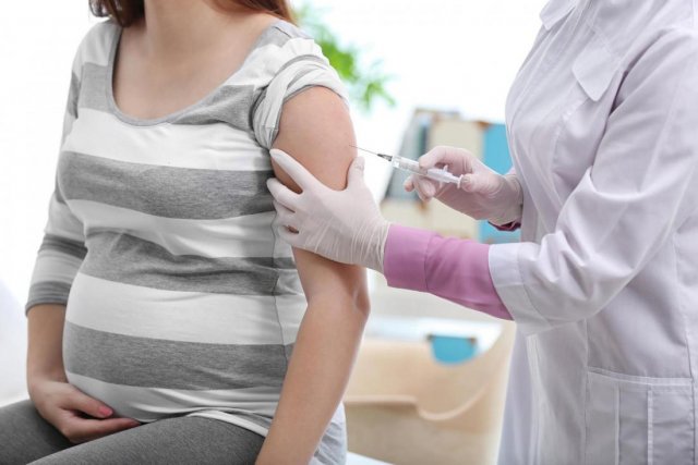 Специалист Минздрава рассказал о том, когда лучше всего проходить вакцинацию беременным