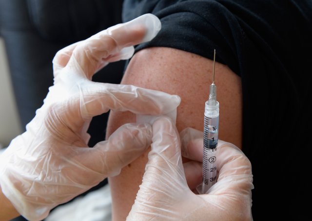 Эксперт назвал отличия вакцины «ЭпиВакКорона» и «ЭпиВакКорона-Н»