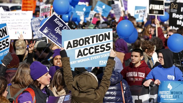 Запрет на аборты после того, как у плода появляется сердцебиение, введён в Техасе