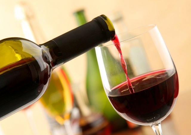 Врачи назвали пользу красного вина сомнительной