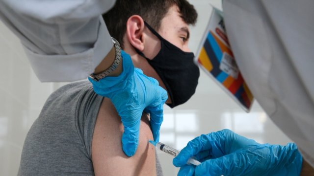 Россияне смогут получить два выходных за вакцинацию против коронавируса