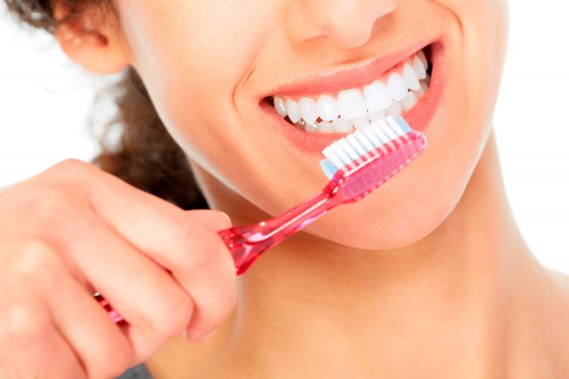 Врач-ортодонт рассказал о том, почему чистка зубов важна для защиты от коронавируса
