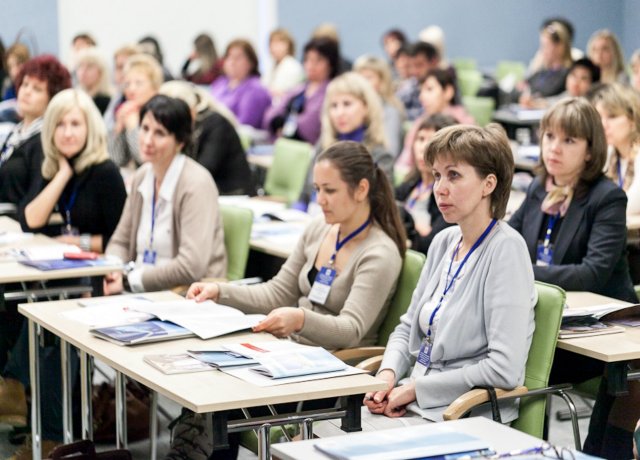 Кириенко выступил в поддержку создания центров по подготовке учителей начальных классов