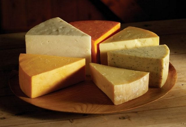 Врач-диетолог рассказал о том, можно ли есть сыр каждый день