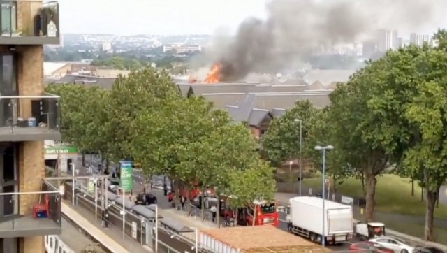 В пригороде Лондона из-за пожара скончались 4 человека