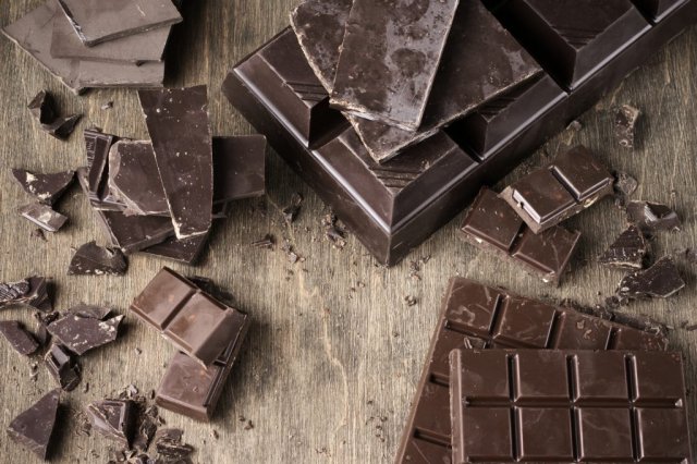 Врачи порекомендовали употреблять тёмный шоколад худеющим