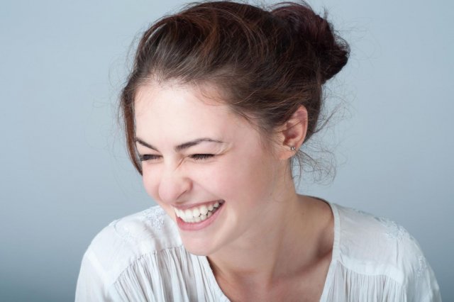 Учёные из Японии рассказали, почему смех полезен для здоровья мозга