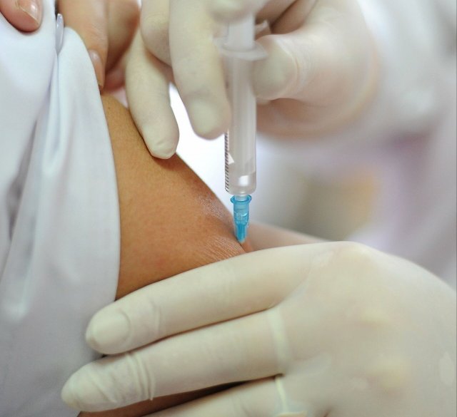 Специалист рассказала об эффективности вакцины против нового штамма коронавируса