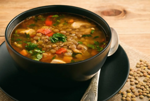 Диетолог назвала полезный суп для снижения холестерина